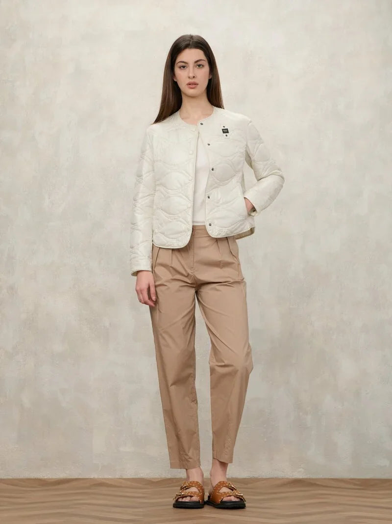 blauer piumino leggero donna bianco indossato