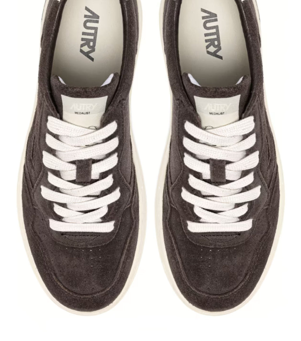 MEDALIST SNEAKERS
