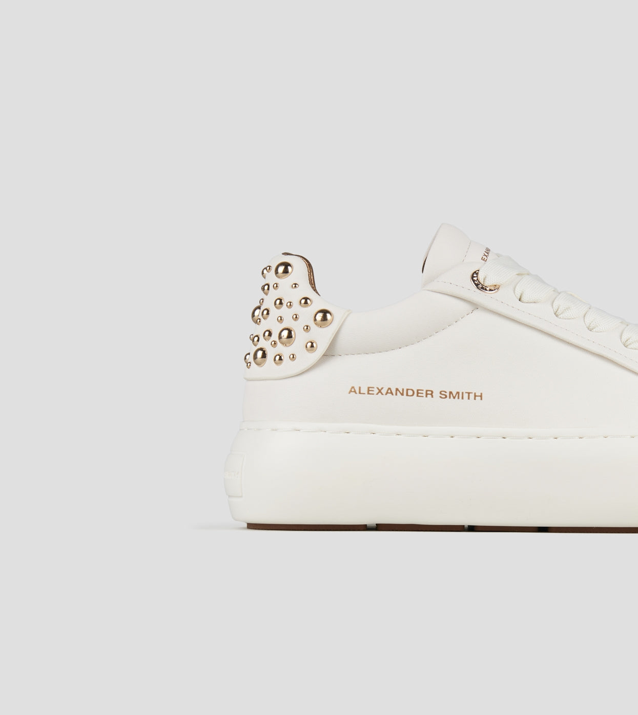 Soho Donna in pelle bianca e tallone con borchie Alexander Smith