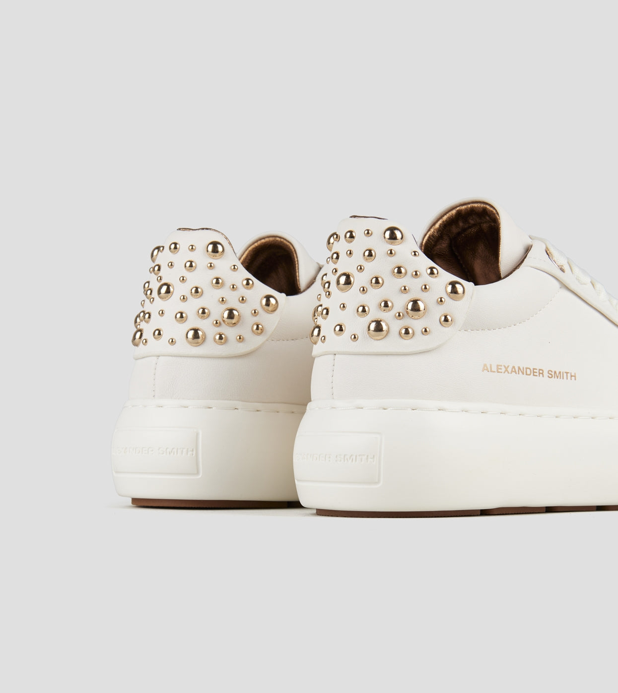 Soho Donna in pelle bianca e tallone con borchie Alexander Smith