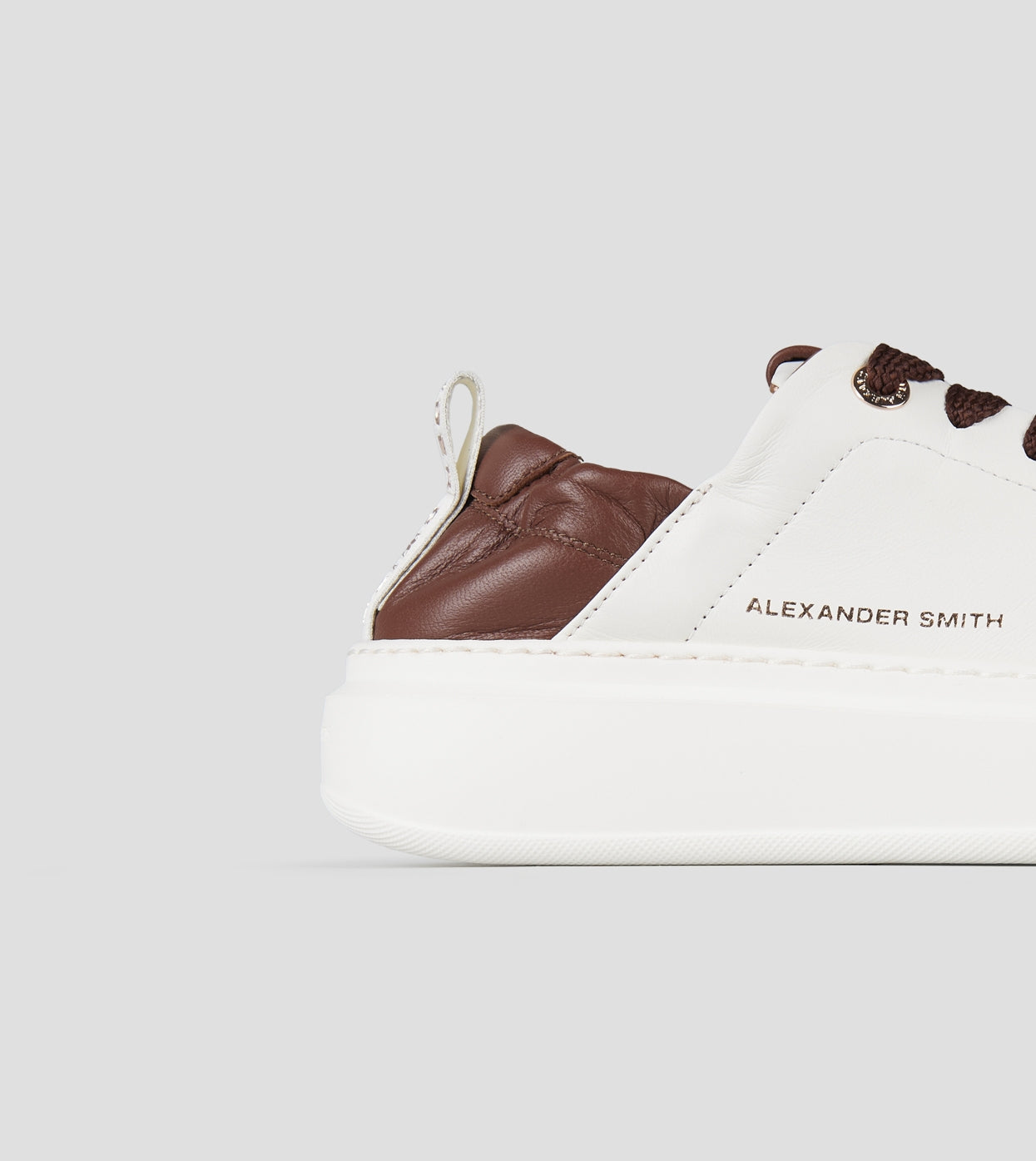 Webley Donna in nappa bianca e tallone arricciato marrone Alexander Smith