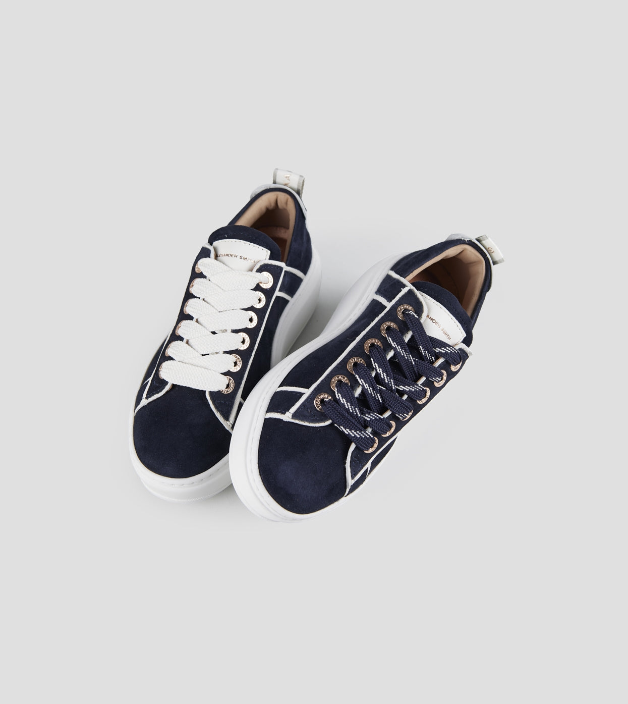 Wembley Alta Donna in camoscio blu e dettagli in pelle bianca Alexander Smith