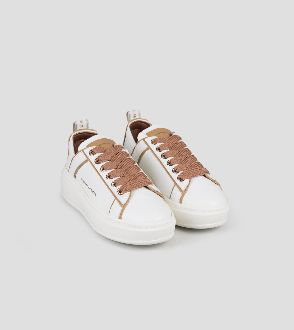 Wembley Alta Donna in pelle bottalata bianca e dettagli marroni Alexander Smith