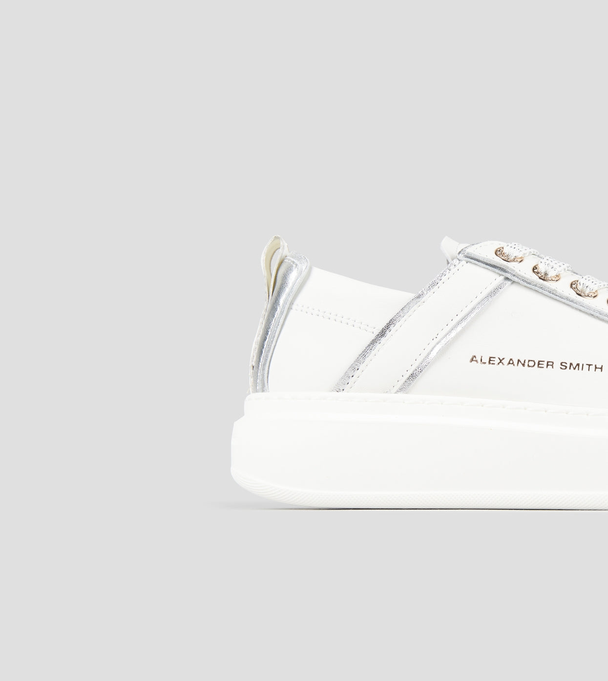 Wembley Donna Decostruita in pelle bianca e dettagli in laminato argento Alexander Smith