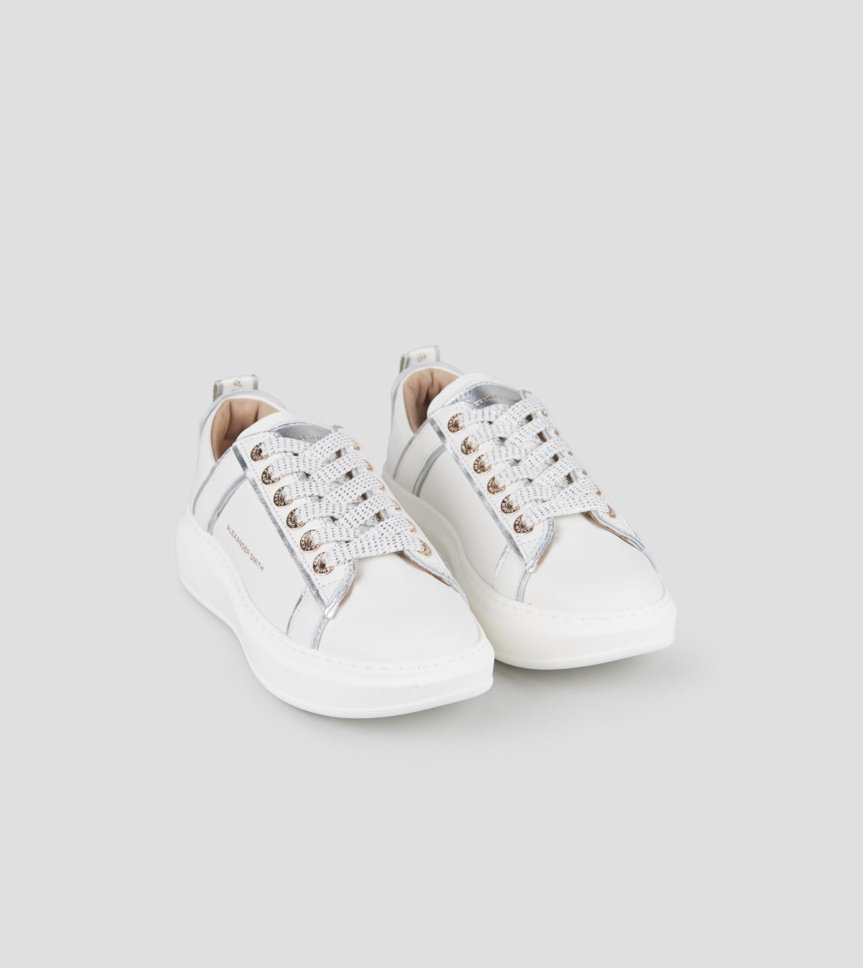 Wembley Donna Decostruita in pelle bianca e dettagli in laminato argento Alexander Smith