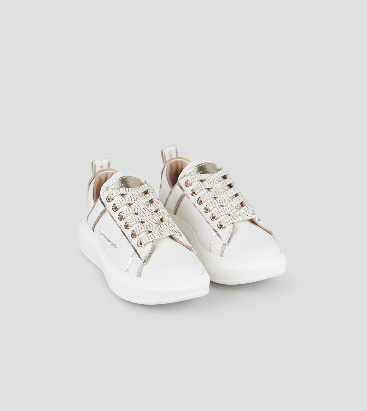 Wembley Donna Decostruita in pelle bianca e dettagli in laminato oro   Alexander Smith